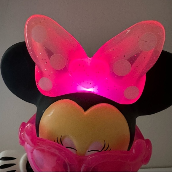 Disney, Minnie Mouse, Singing Glitz & Glam Posable Talking, Color Bow Lights Up - Picture 3 of 16